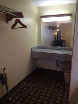 Hospitality Inn Bowmansville Екстер'єр фото