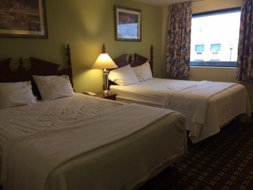 Hospitality Inn Bowmansville Екстер'єр фото