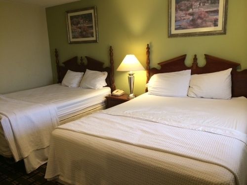 Hospitality Inn Bowmansville Екстер'єр фото