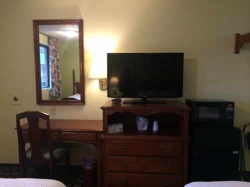 Hospitality Inn Bowmansville Екстер'єр фото